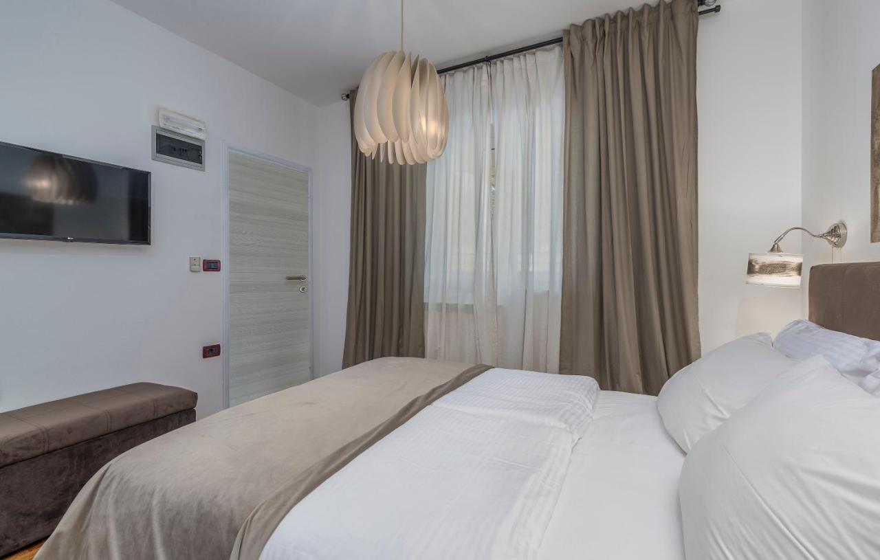 Rooms Porto Savudrija Exteriör bild