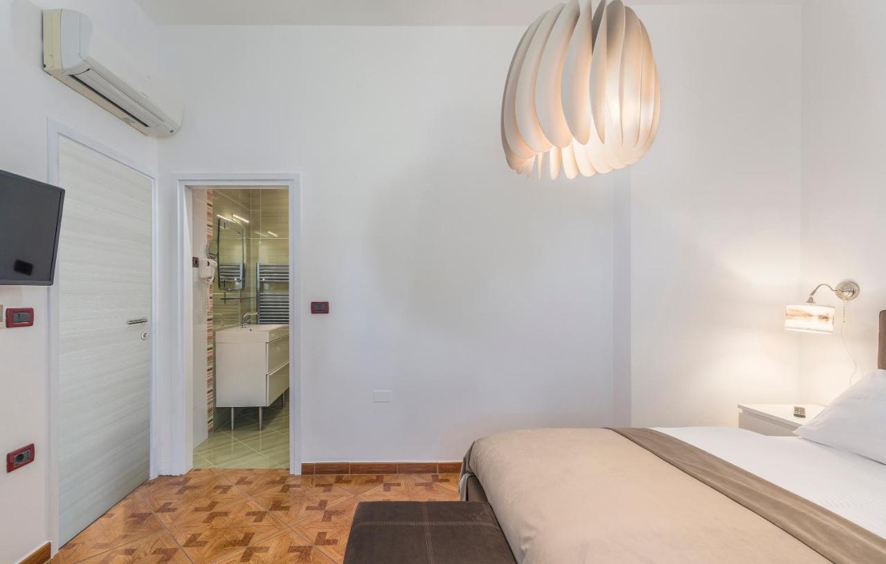 Rooms Porto Savudrija Exteriör bild